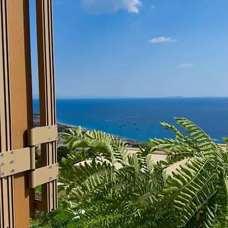 Coast Pearl Palasë